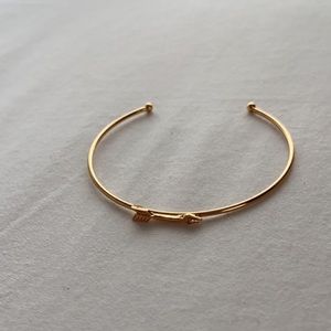 dainty cuff bracelet w/ arrow design